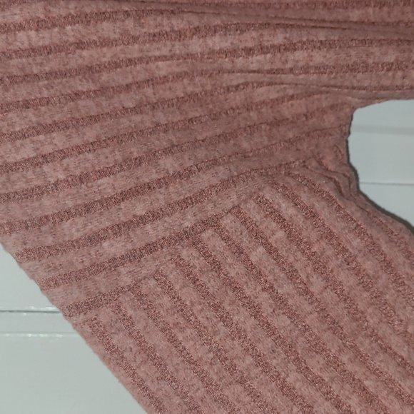 NWOT Ribbed V-Neck Shirt - Picture 4 of 7